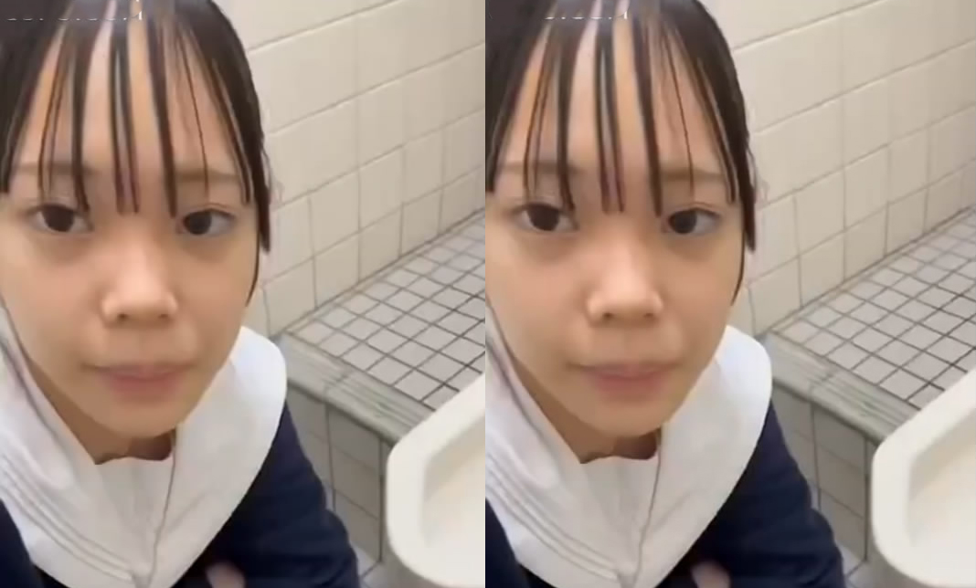 可愛制服高中妹妹廁所