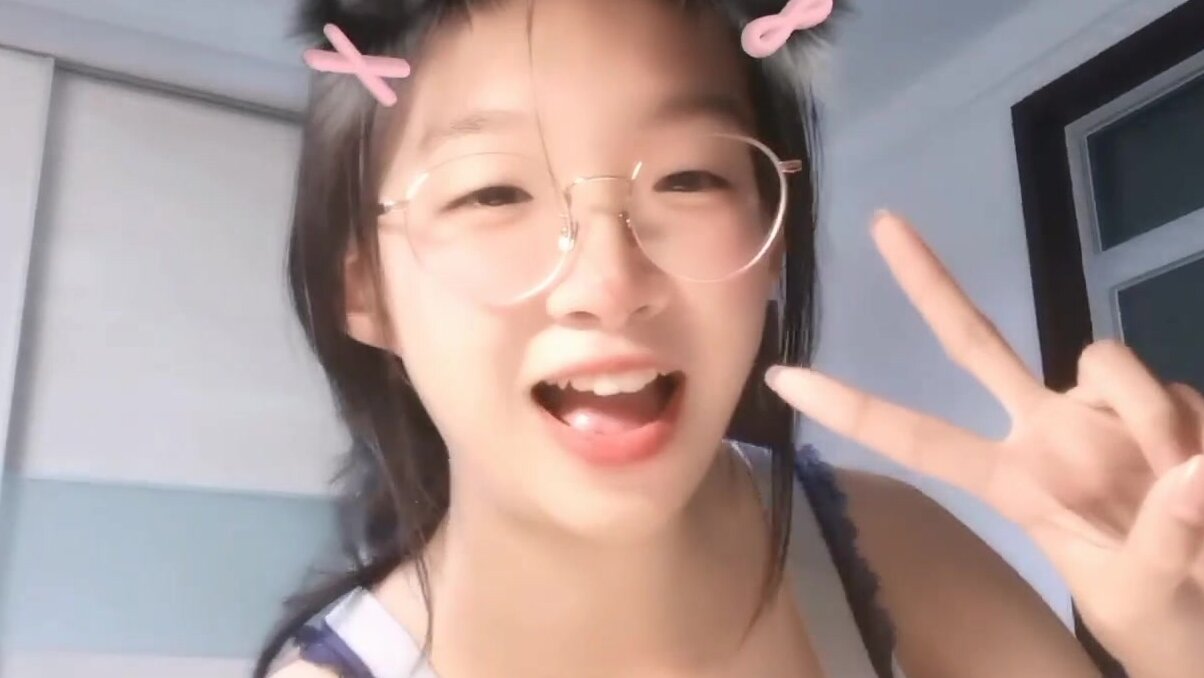 眼鏡騷妹全裸練習騎馬