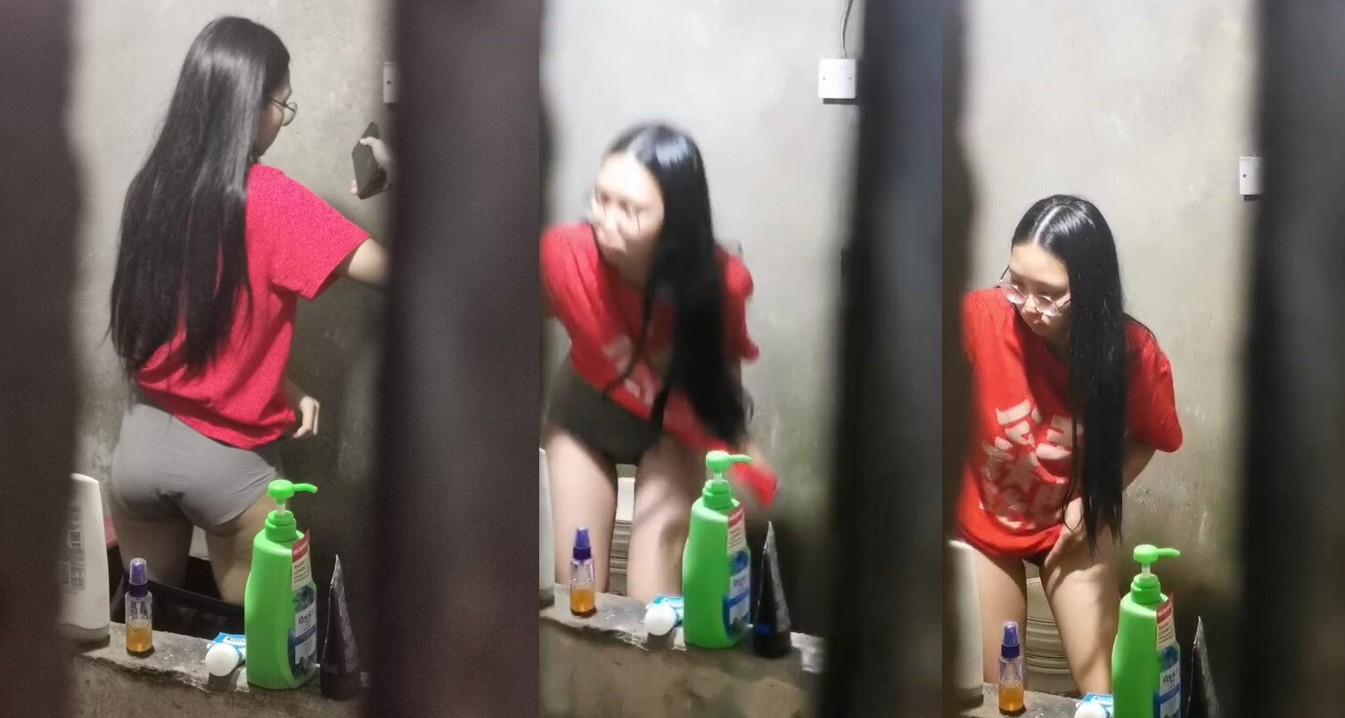 Malaysia girl peeing