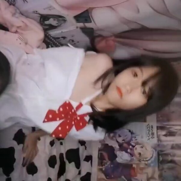 可愛騷妹子制服黑絲誘惑