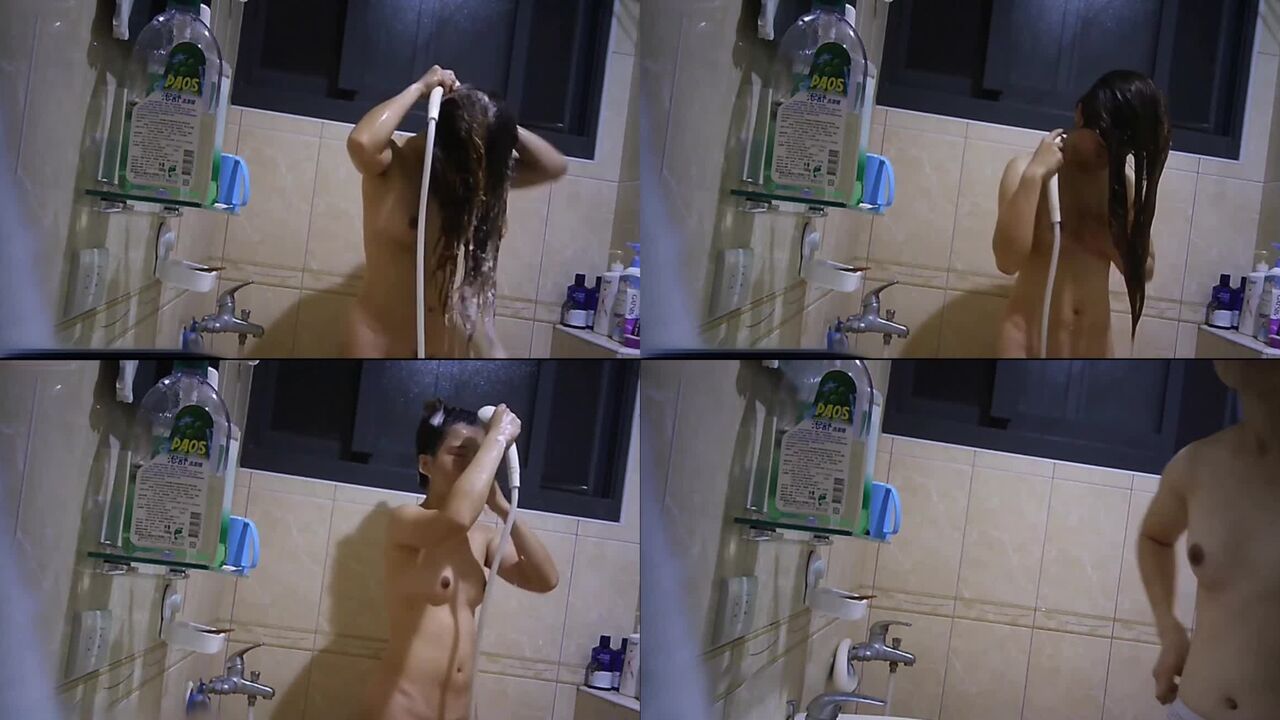 偷拍學校漂亮女同學洗澡
