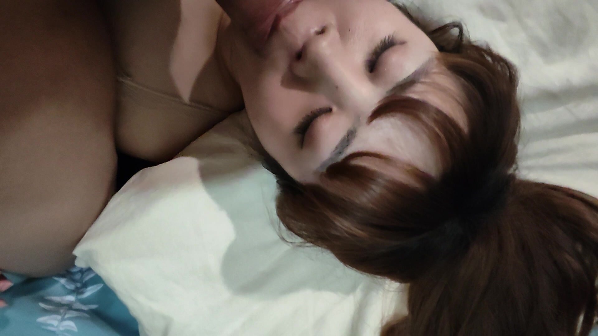 白嫩嫩美女給口又給插