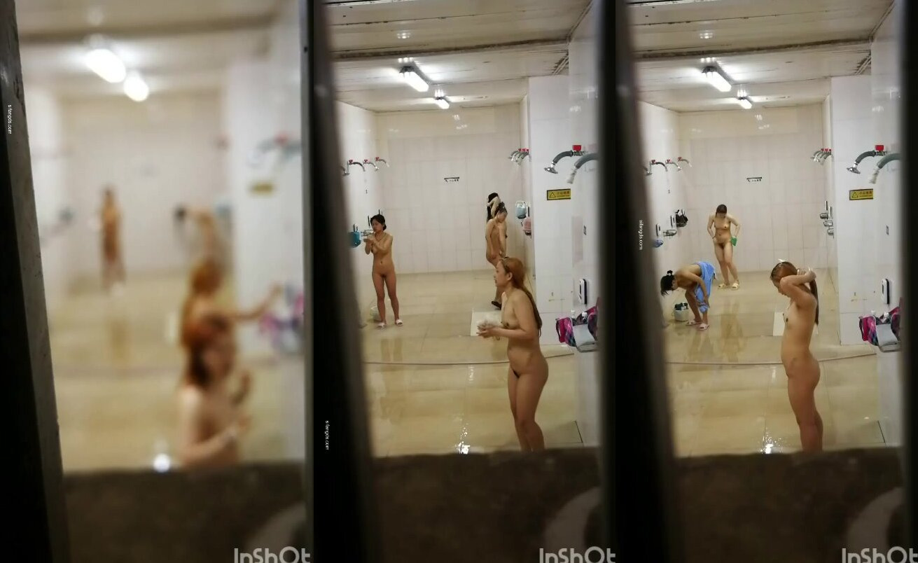 Female_college_students_taking_a_bath_2-1