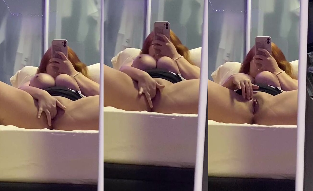 巨乳妹妹對鏡自慰