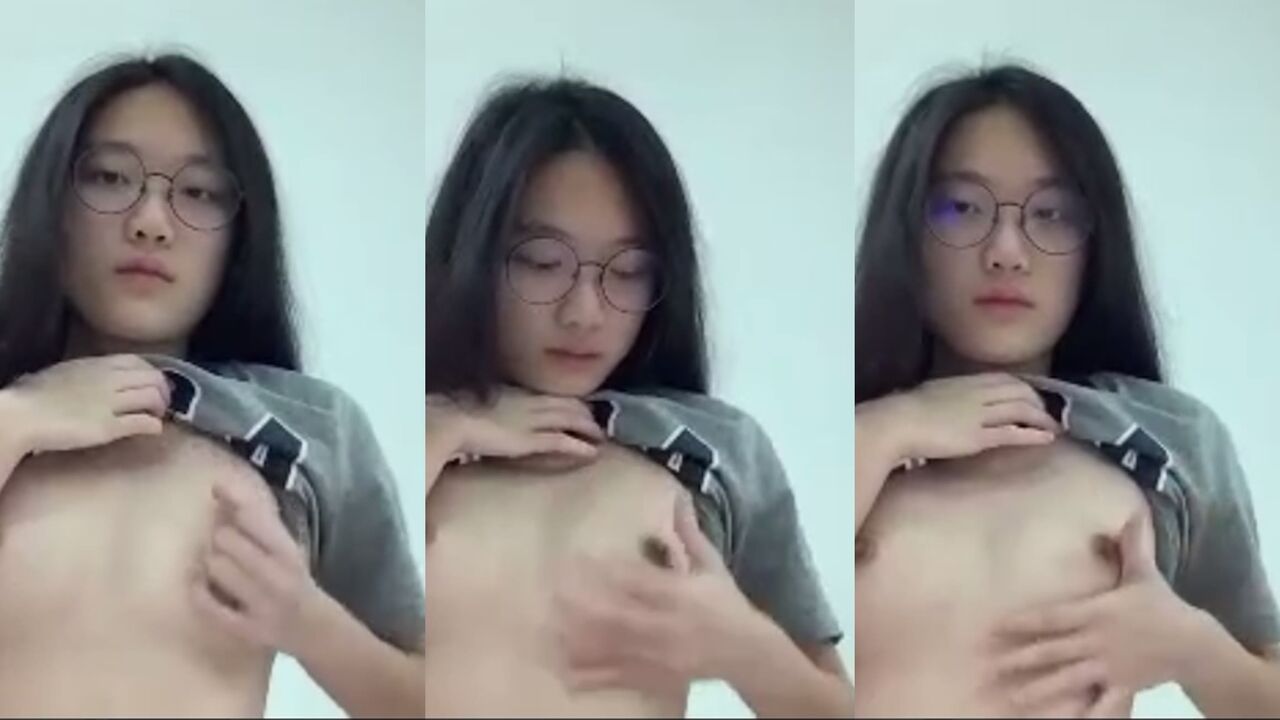 被爸爸逼摸奶給他看