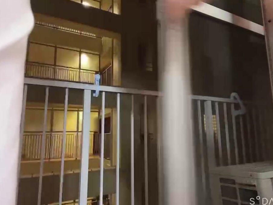 臭そうなクソ豚女in自宅ベランダ露出〜人間やめました〜