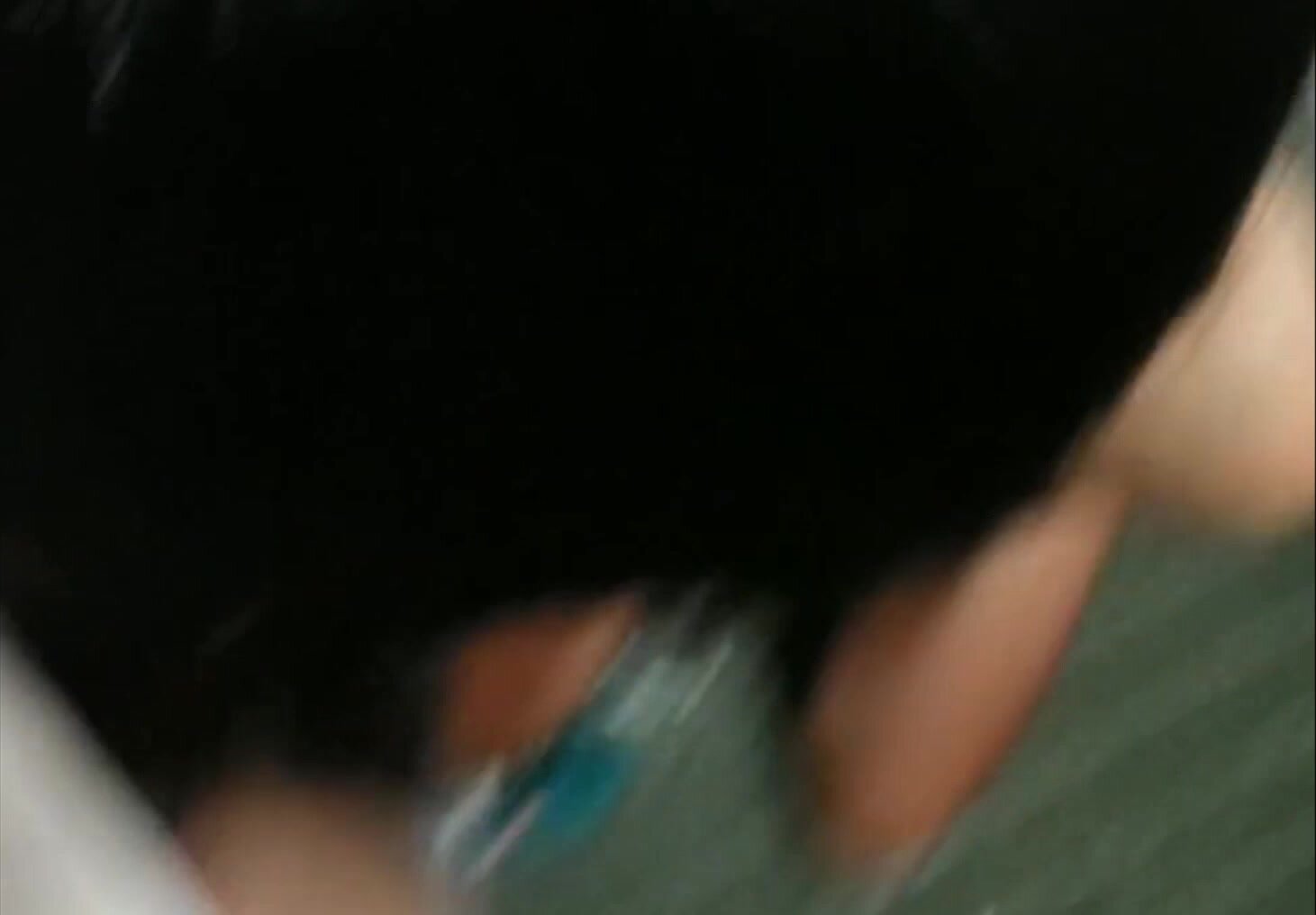 可愛短發妹妹幫男友口交
