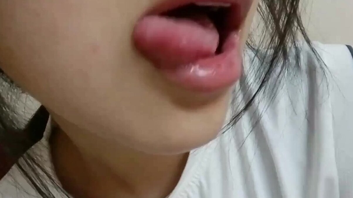 巨乳高中妹抓奶挖穴