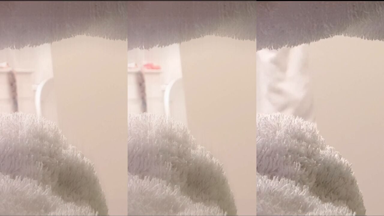 把相機藏在毛巾裡面偷拍表妹洗澡