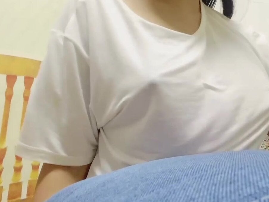 露奶自拍37