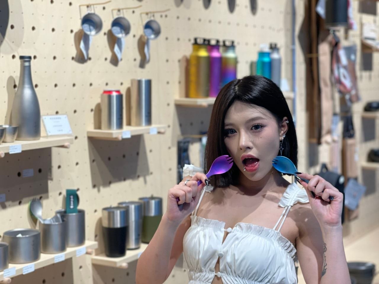 貧乳紋身騷妹誘惑發騷啪啪